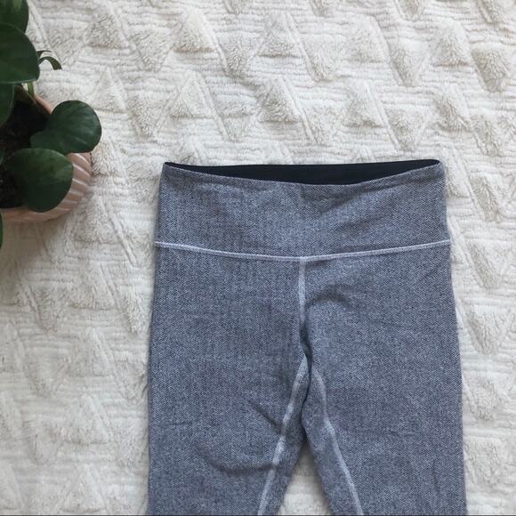 Lululemon Wunder Under Crop Leggings in Herringbone White Black - Picture 3 of 8